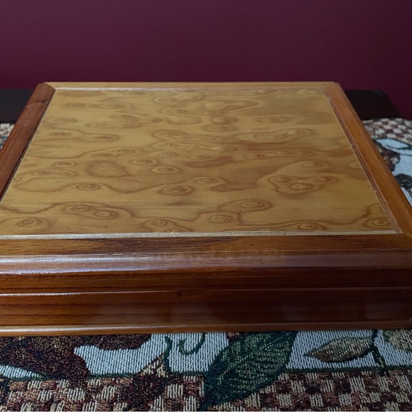 Poker Set in Wood Case Box - Picture 3 of 8